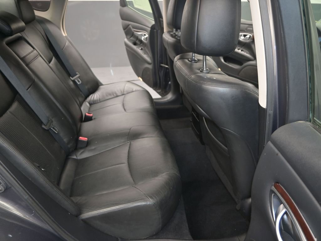Used 2011 INFINITI M37 w/ Premium Pkg image 25