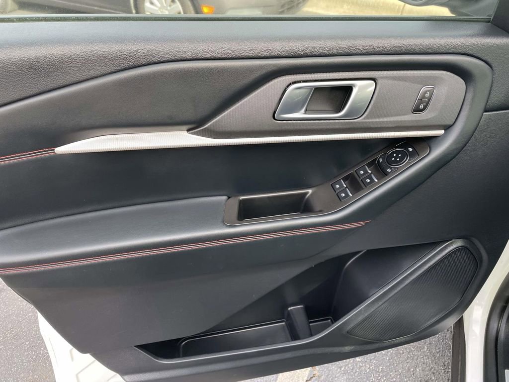 Used 2025 Ford Explorer ST-Line w/ ST-Line Street Pack image 27