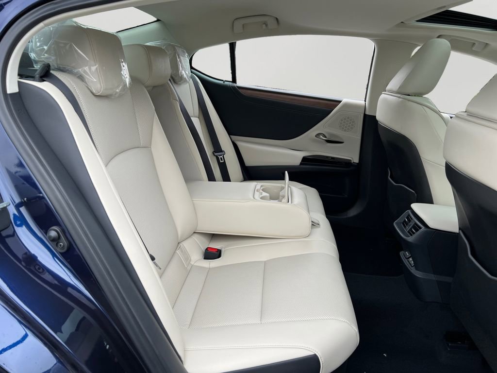 New 2025 Lexus ES 300h w/ Premium Package image 11