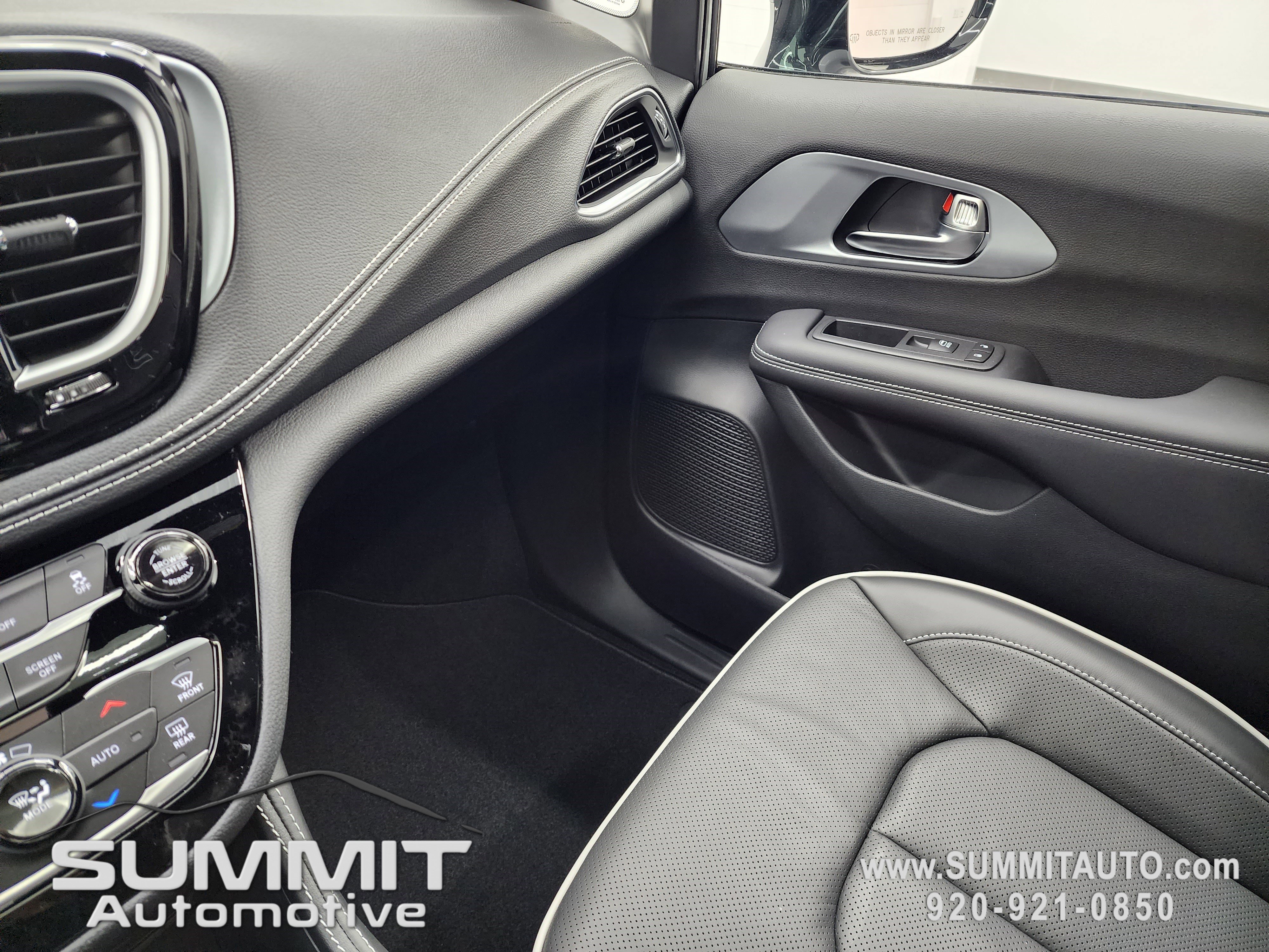 New 2026 Chrysler Pacifica Limited w/ S Appearance Package image 13