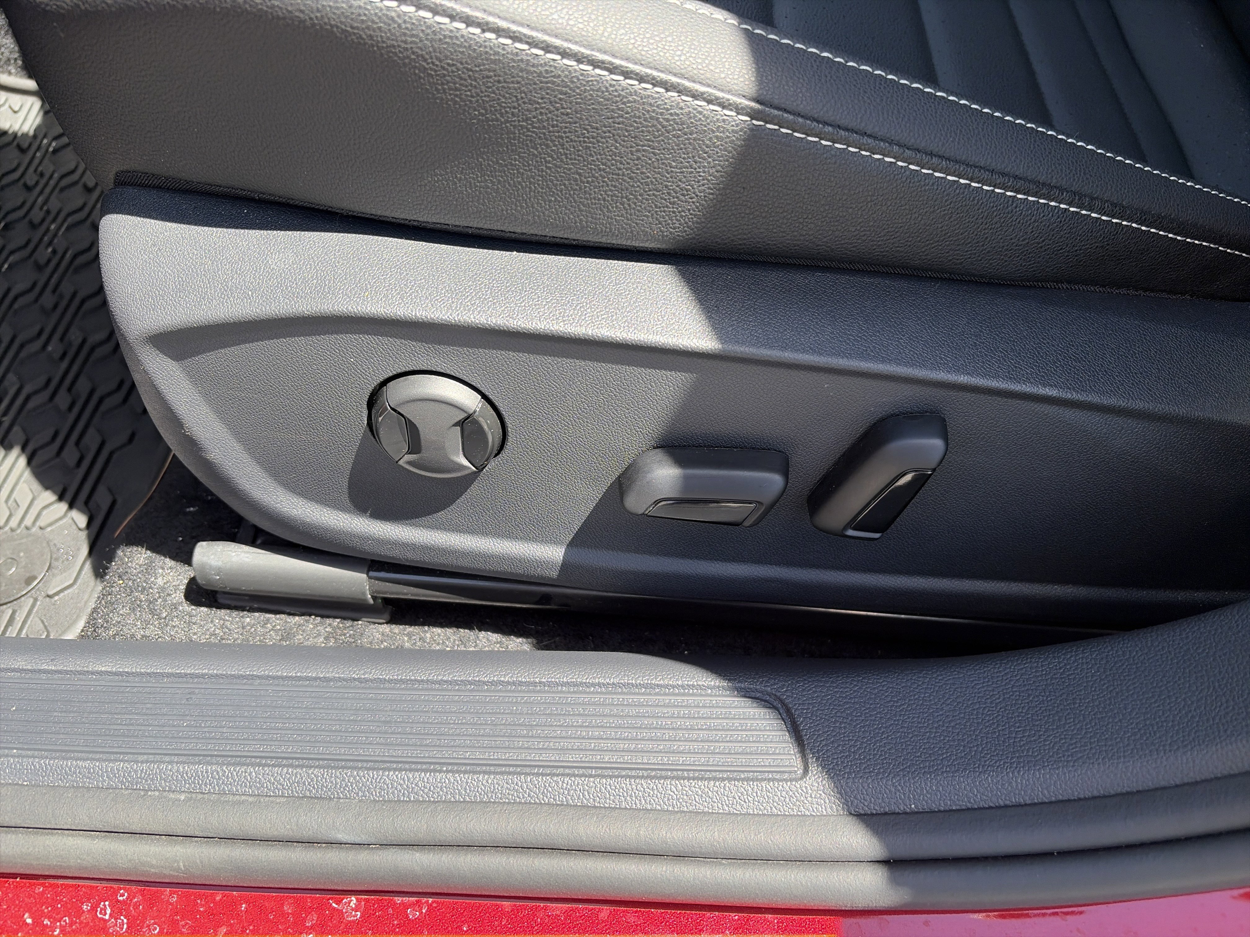 Used 2024 Volkswagen Jetta SE w/ Panoramic Sunroof Package FWD image 22