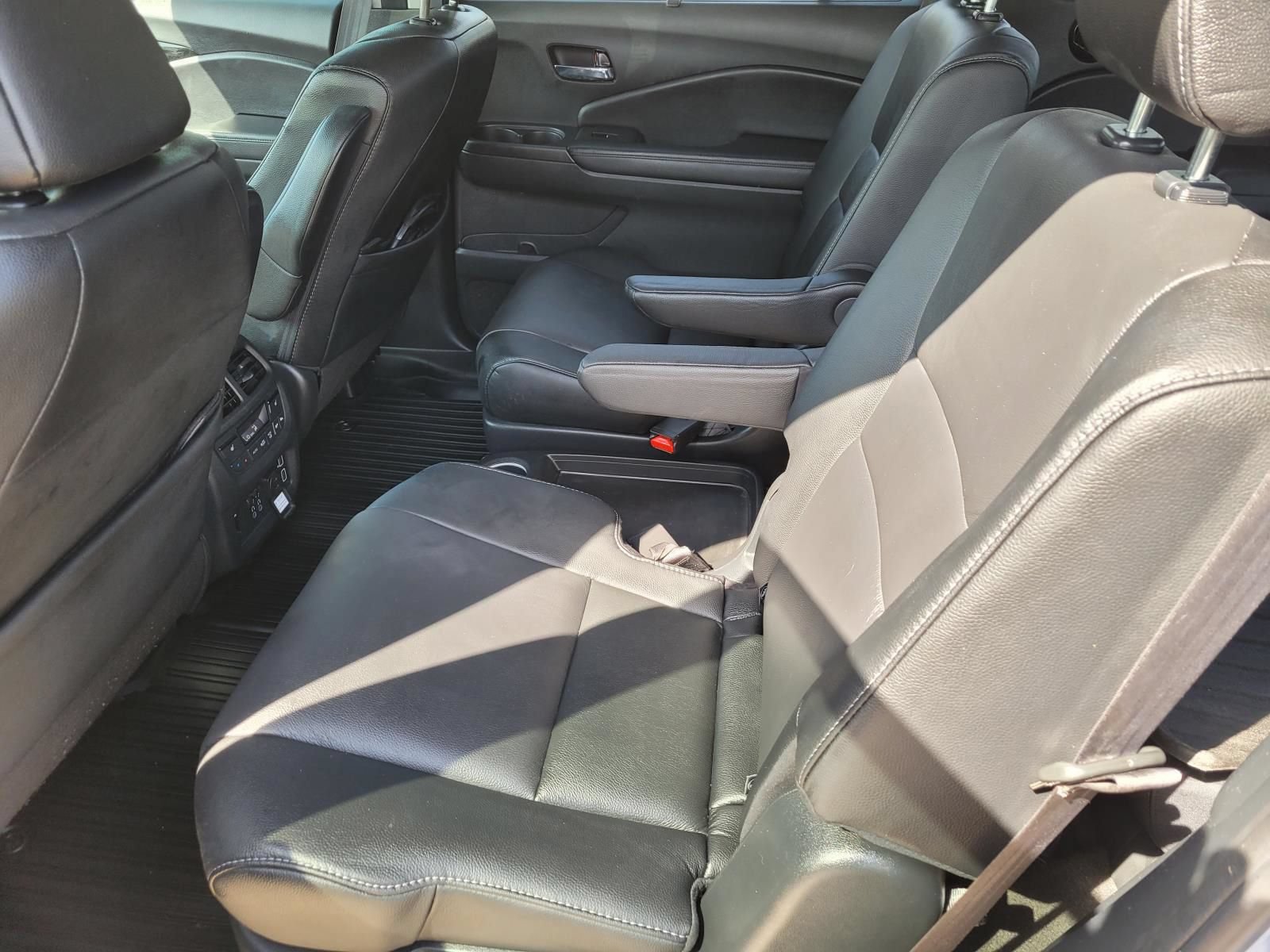 Used 2022 Honda Pilot Touring image 16