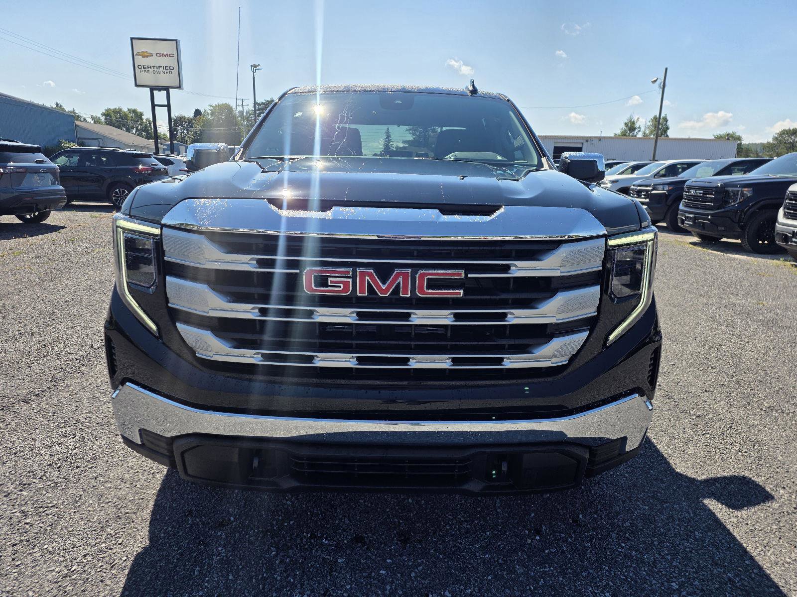 New 2026 GMC Sierra 1500 SLE image 8