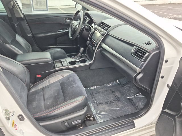 Used 2017 Toyota Camry XSE w/ Moonroof Package FWD image 5