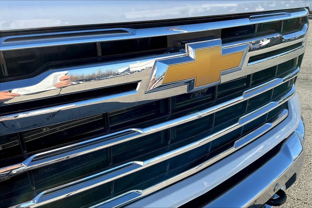 Used 2024 Chevrolet Silverado 2500 LTZ w/ LTZ Convenience Package image 31