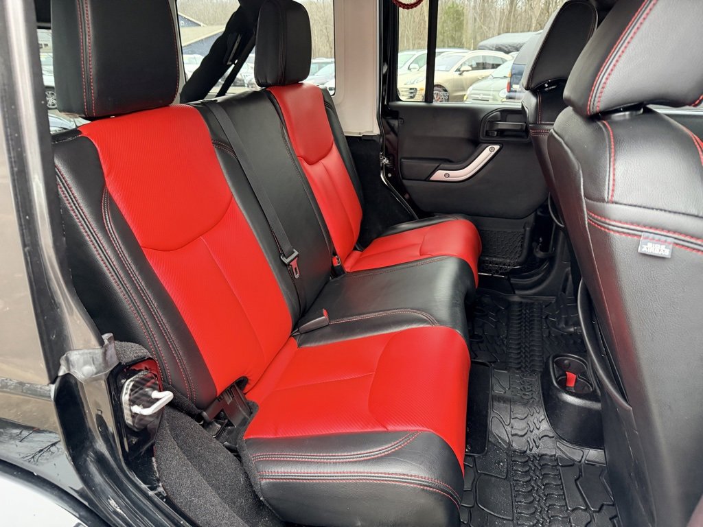 Used 2013 Jeep Wrangler Unlimited Sahara image 29