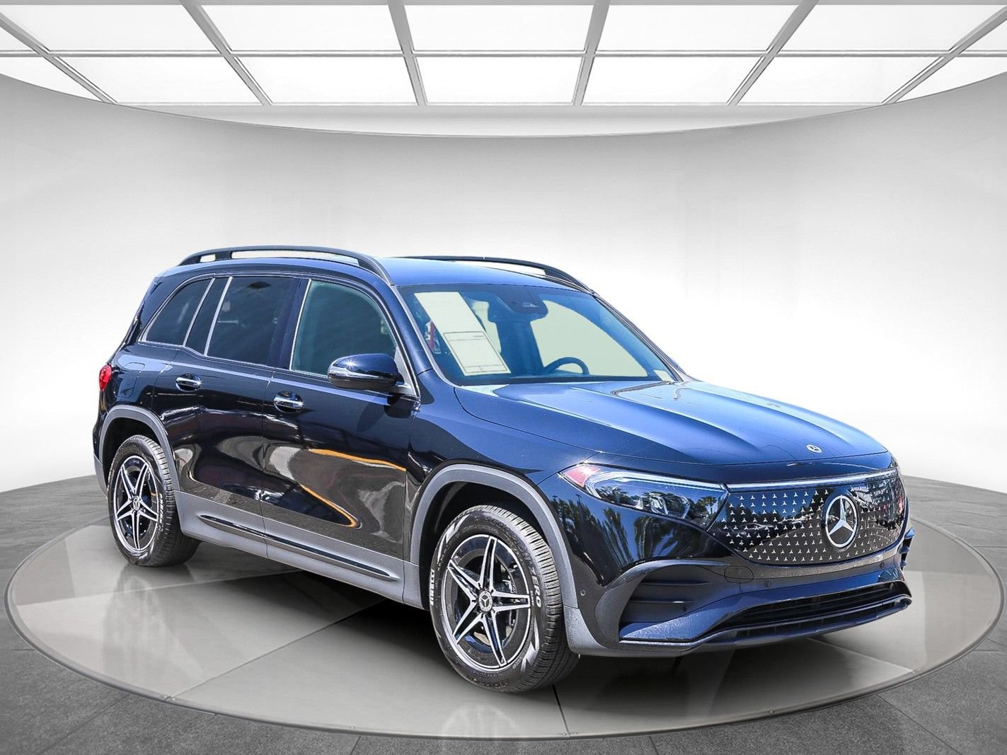 Used 2024 Mercedes-Benz EQB 300 4MATIC image 5