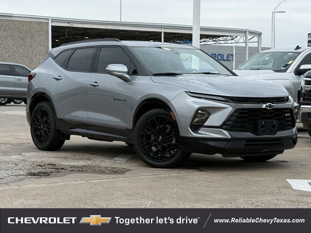 Used 2023 Chevrolet Blazer RS w/ Driver Confidence II Package FWD image 2