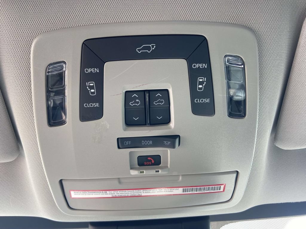 Used 2025 Toyota Sienna XLE w/ XLE Plus Package FWD image 25