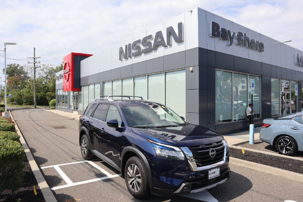 Certified 2024 Nissan Pathfinder SL AWD/4WD image 2