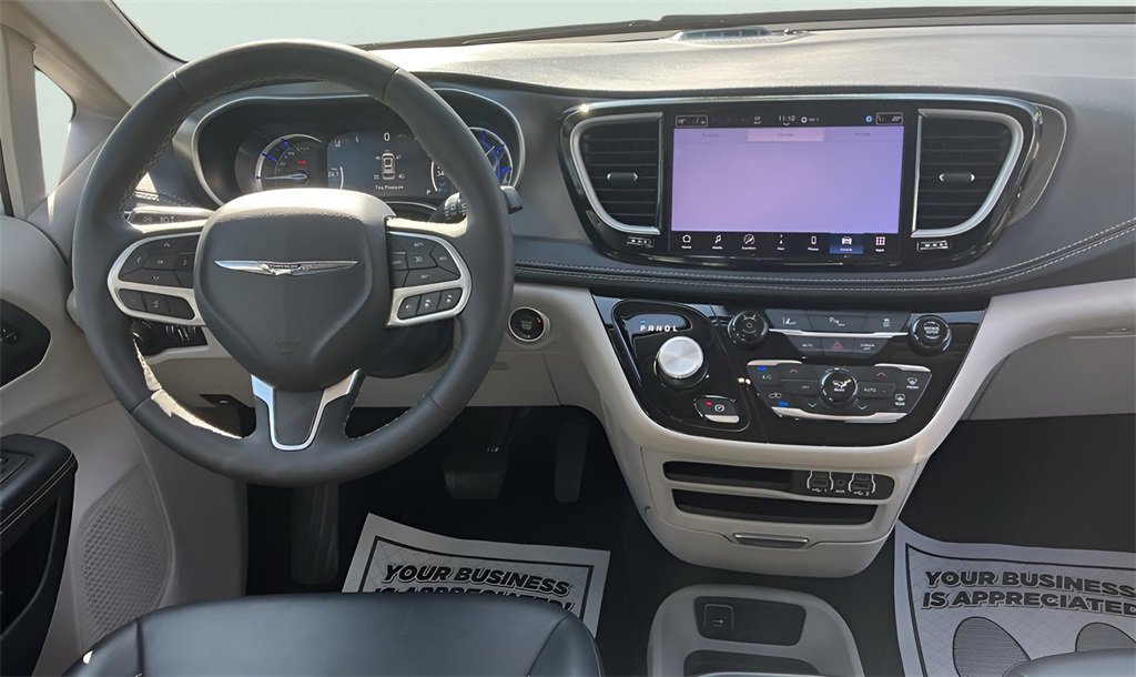 Used 2024 Chrysler Pacifica Select image 31