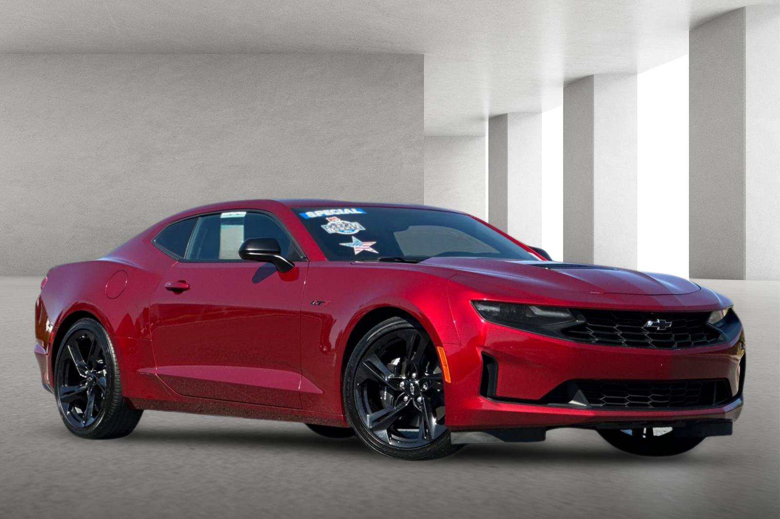 Used 2021 Chevrolet Camaro LT RWD image 1