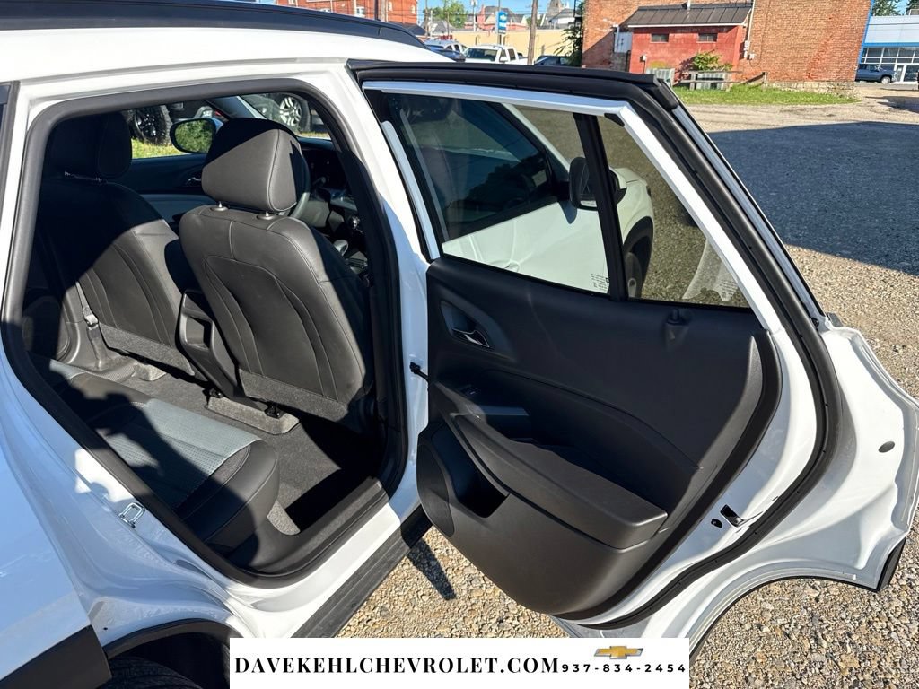 Used 2025 Chevrolet Trax LT FWD image 17