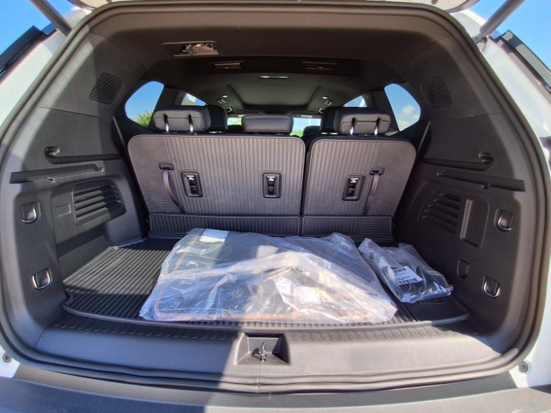 New 2026 GMC Acadia AT4 w/ Luxury Package AWD/4WD image 9