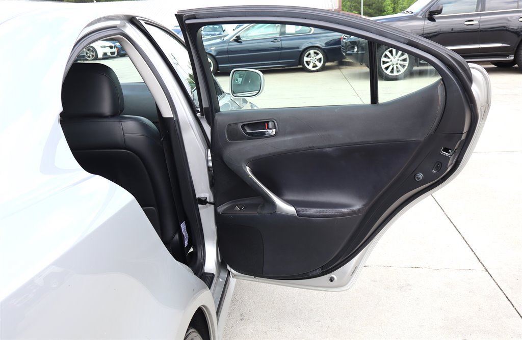 Used 2006 Lexus IS 250 w/ Preferred Accessory Pkg RWD image 30