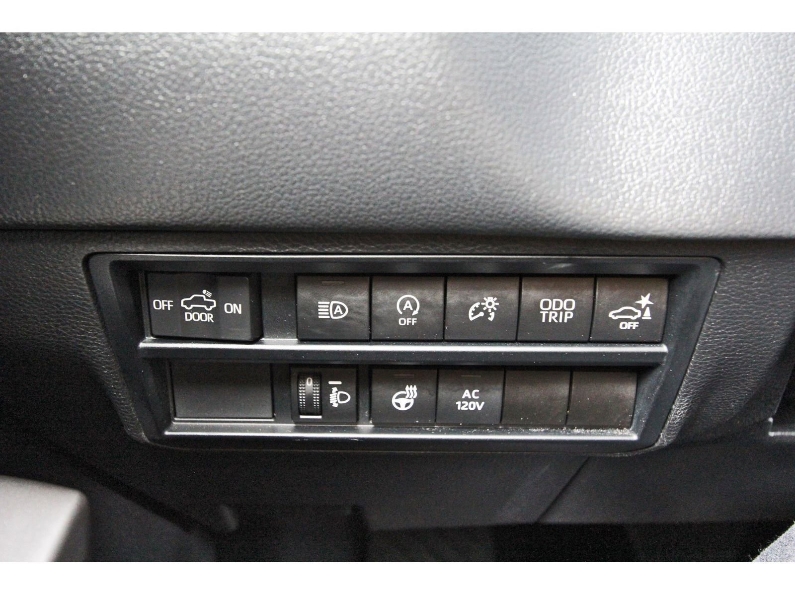 Used 2022 Toyota Tundra Limited w/ Power Package image 18