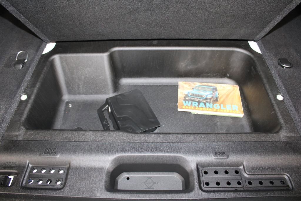 Used 2024 Jeep Wrangler Sahara image 19