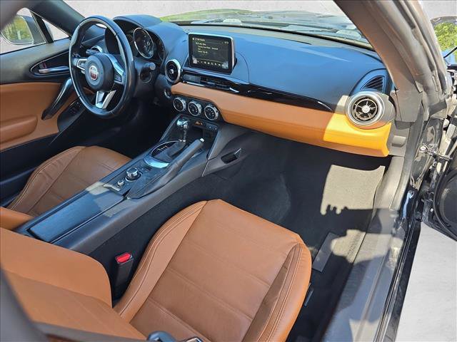 Used 2017 FIAT 124 Spider Lusso RWD image 9