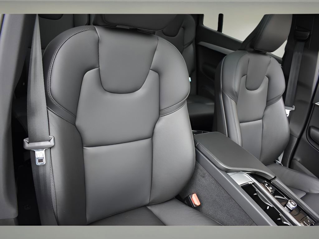 Used 2023 Volvo XC90 B5 Core w/ Protection Package Premier image 32