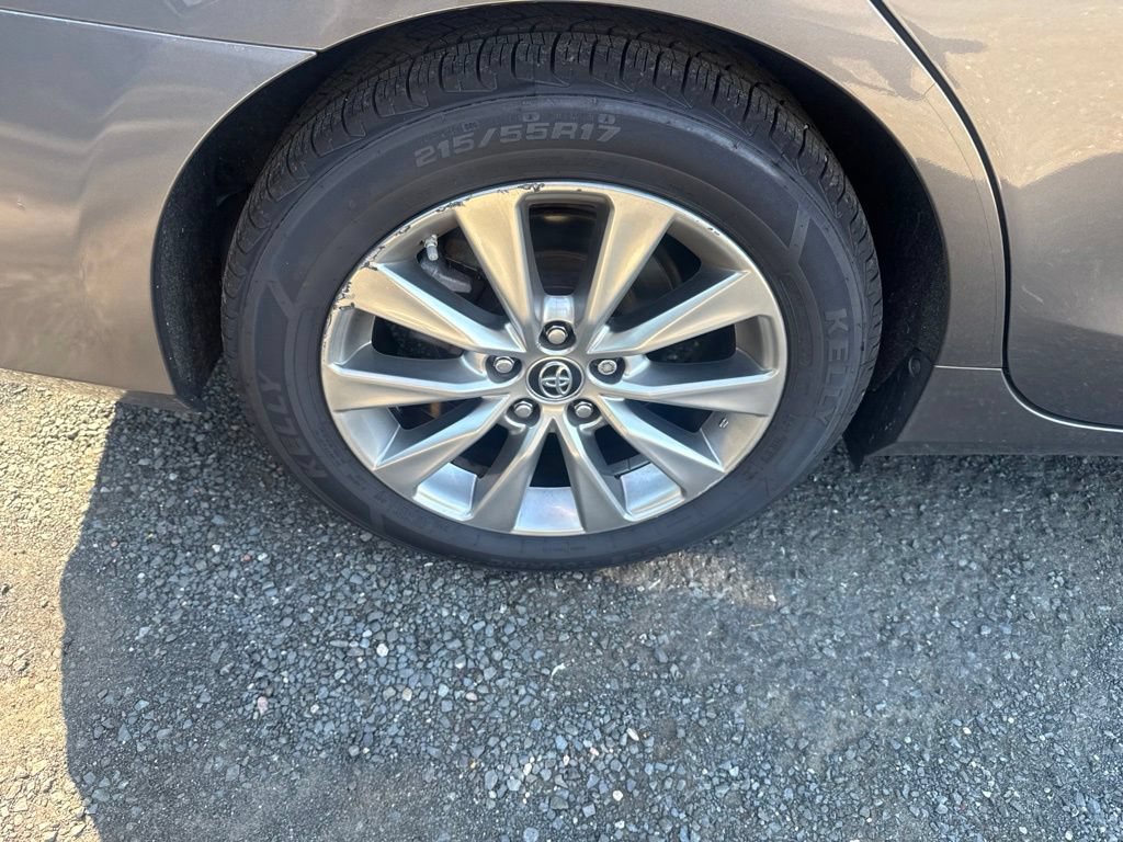 Used 2015 Toyota Camry XLE w/ Moonroof Package FWD image 19
