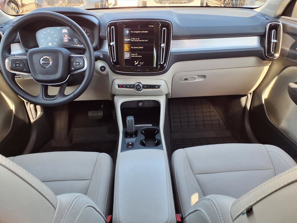 Used 2021 Volvo XC40 T4 Momentum w/ Protection Package Premier image 15
