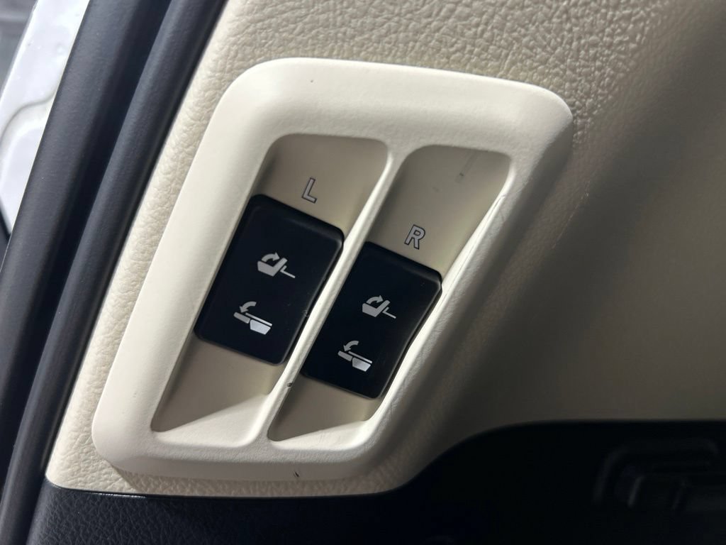 Used 2022 Lexus GX 460 Luxury w/ Sport Design Package AWD/4WD image 33