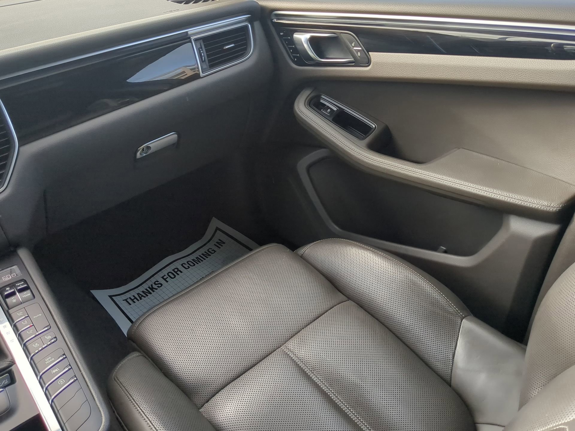 Used 2018 Porsche Macan image 45