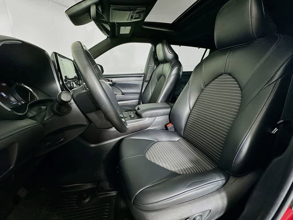 Used 2022 Toyota Highlander XSE AWD/4WD image 12