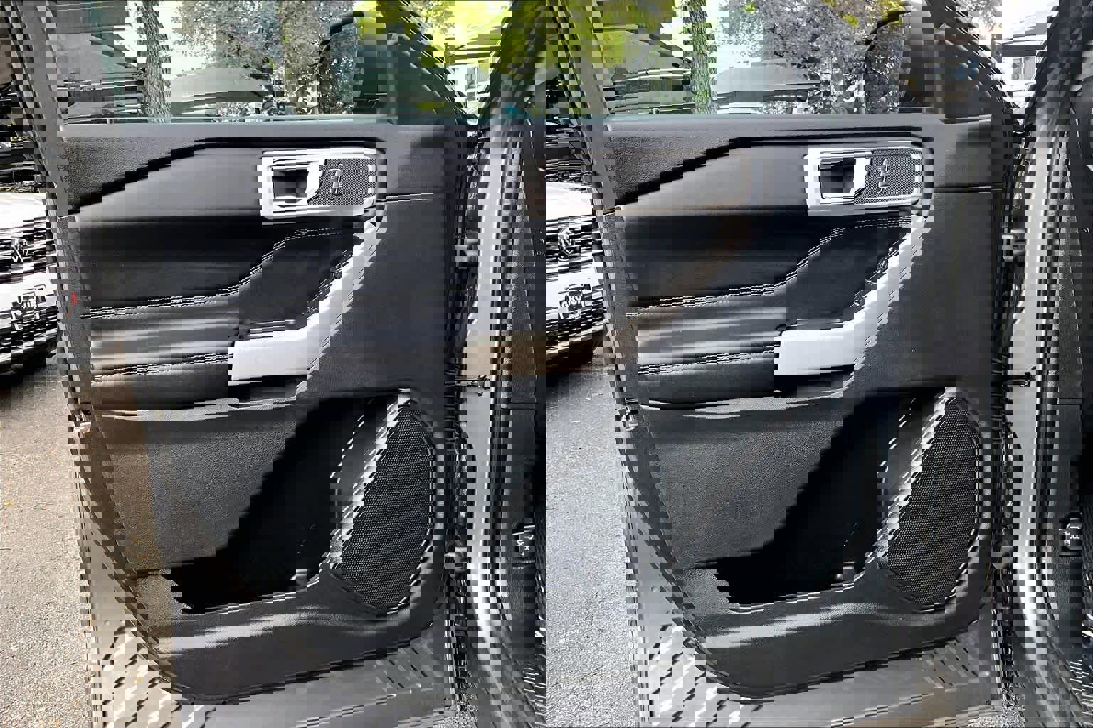 Used 2022 Ford Explorer XLT image 22