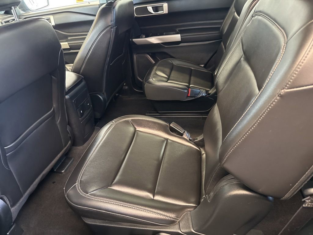 Used 2024 Ford Explorer XLT w/ Equipment Group 202A AWD/4WD image 20