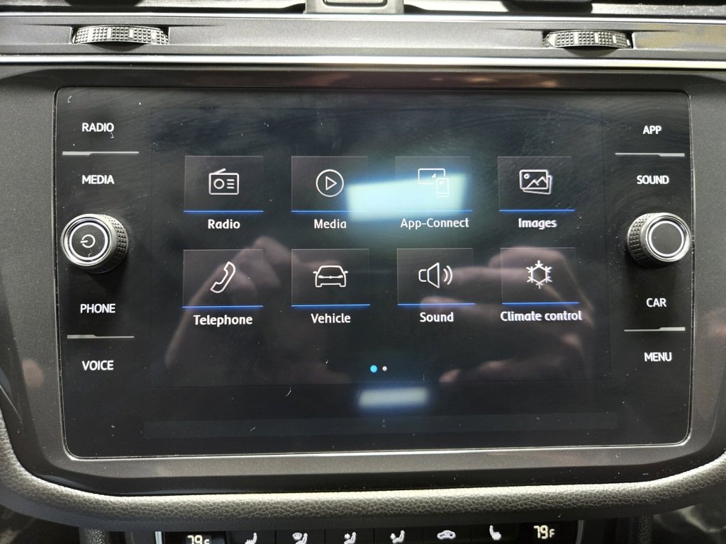 Used 2020 Volkswagen Tiguan SE w/ Panoramic Sunroof Package image 25