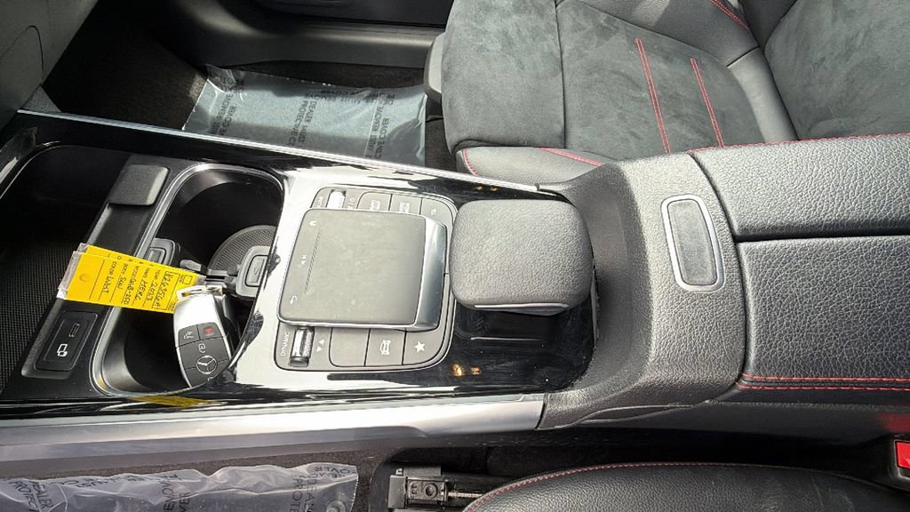 Used 2023 Mercedes-Benz GLB 250 4MATIC image 13