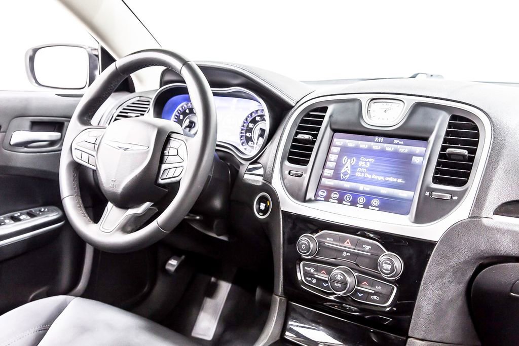 Used 2023 Chrysler 300 Touring w/ Sport Appearance Package image 13