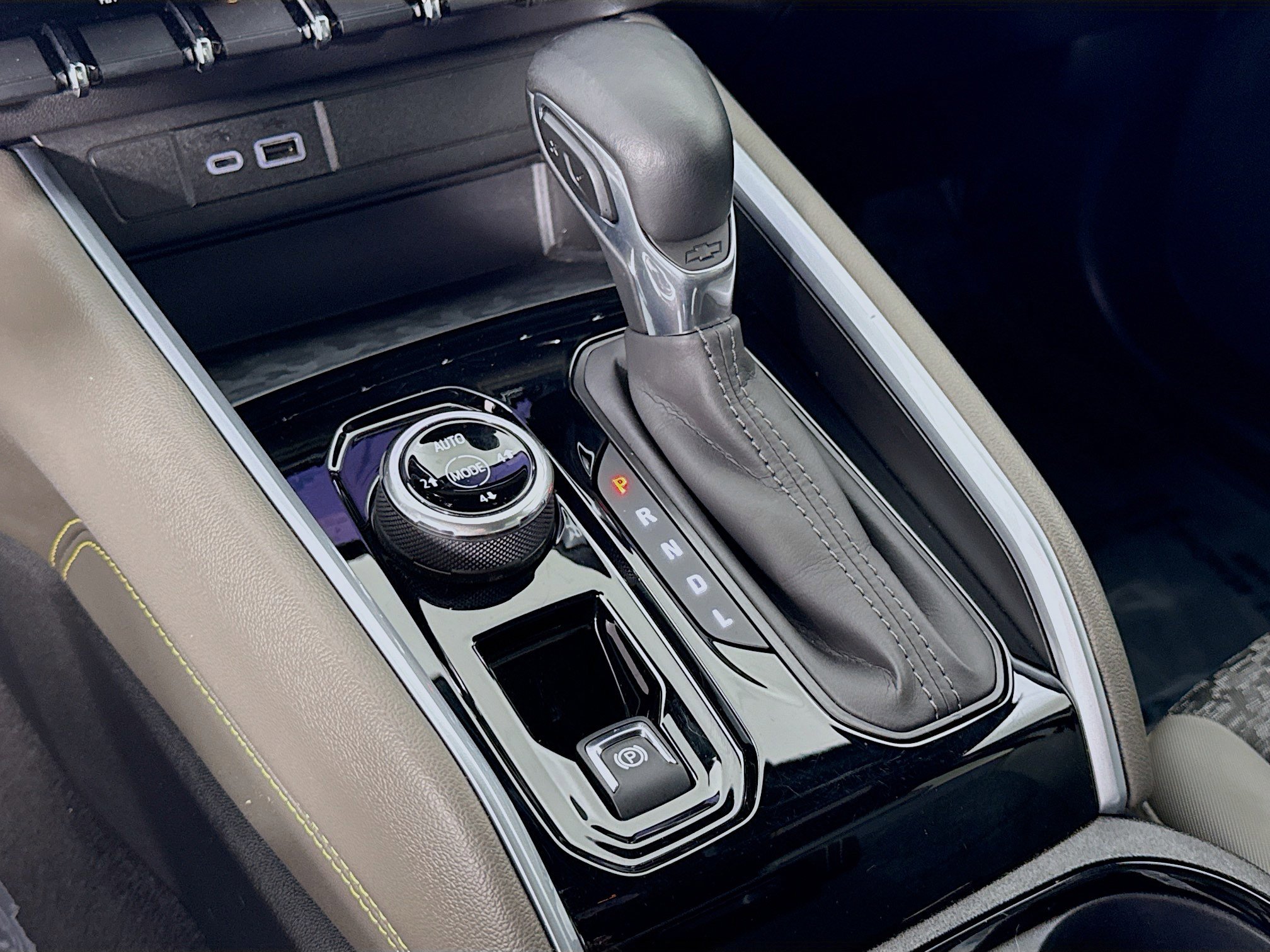Used 2024 Chevrolet Colorado ZR2 w/ Technology Package AWD/4WD image 17