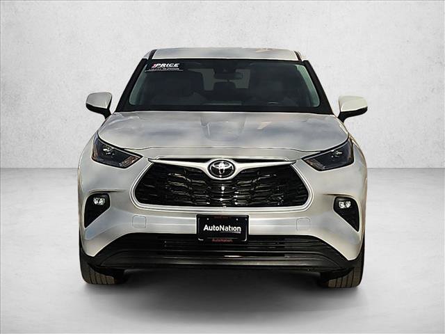 Used 2025 Toyota Highlander LE FWD video 2