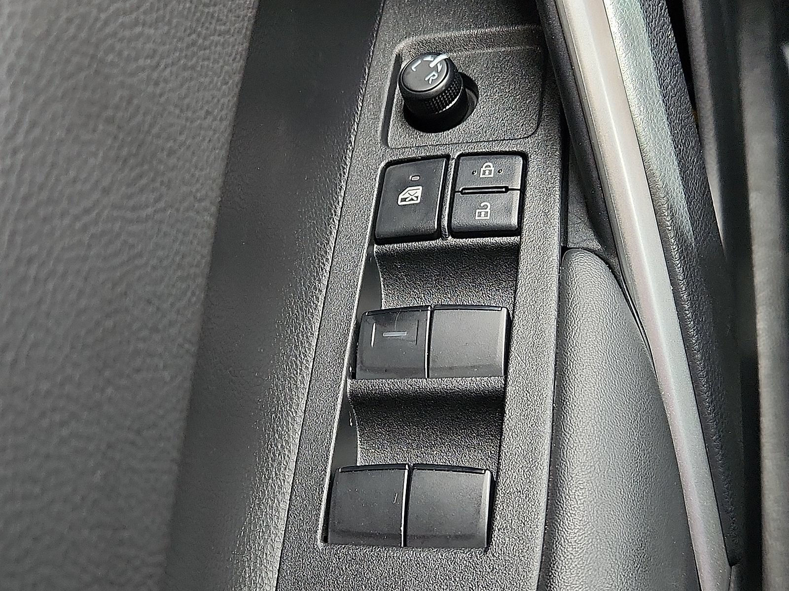 Used 2026 Toyota Corolla Cross XLE w/ Convenience Package FWD image 22