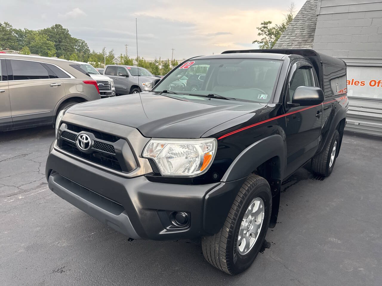 Used 2012 Toyota Tacoma 4x4 Regular Cab image 3