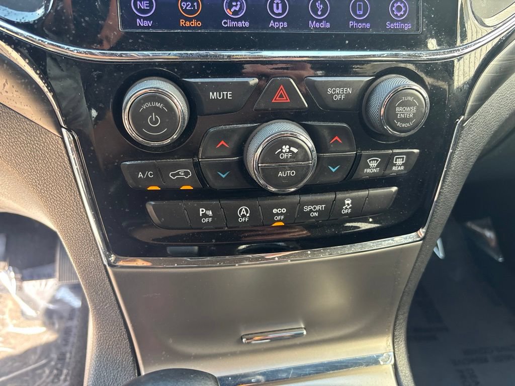 Used 2019 Jeep Grand Cherokee Laredo w/ 18" Wheel & 8.4" Radio Group AWD/4WD image 18