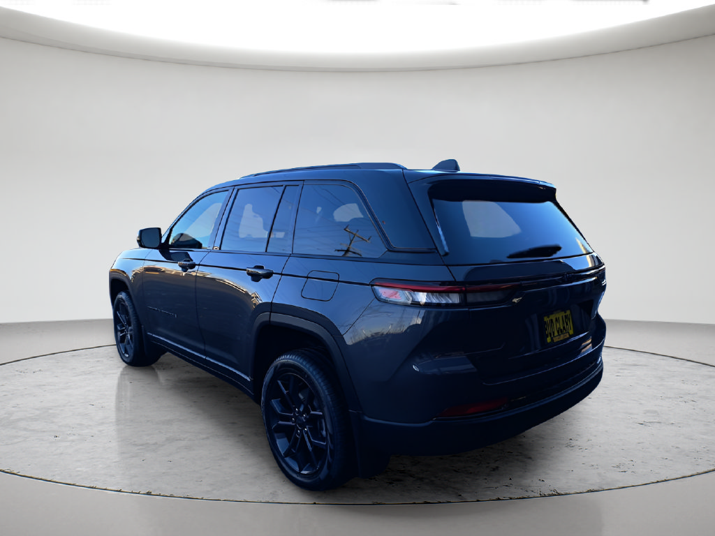 New 2025 Jeep Grand Cherokee Limited w/ MOPAR Finishing Package AWD/4WD image 7