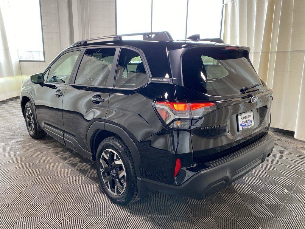 Used 2025 Subaru Forester Premium AWD/4WD image 6