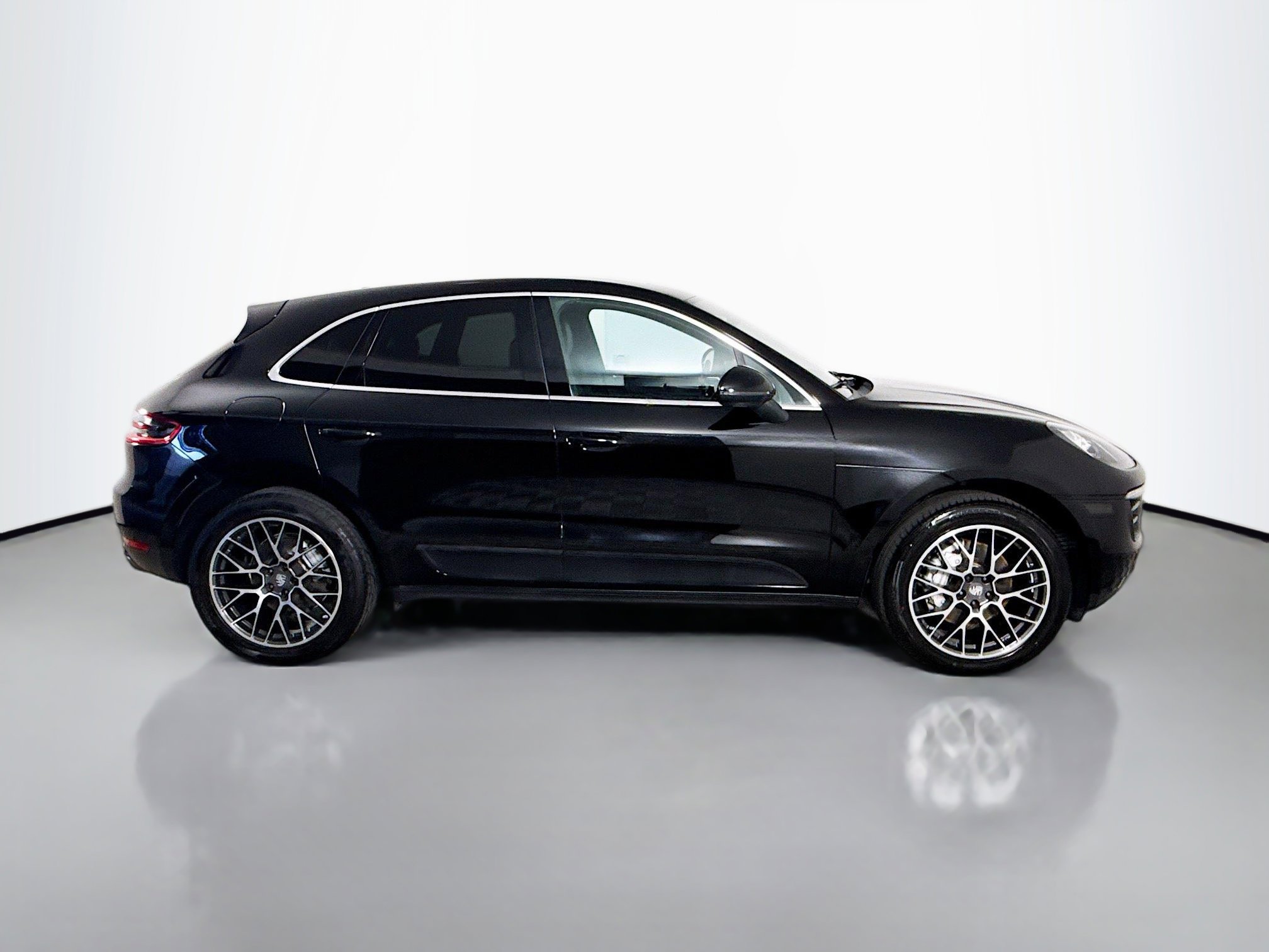 Used 2018 Porsche Macan S image 11