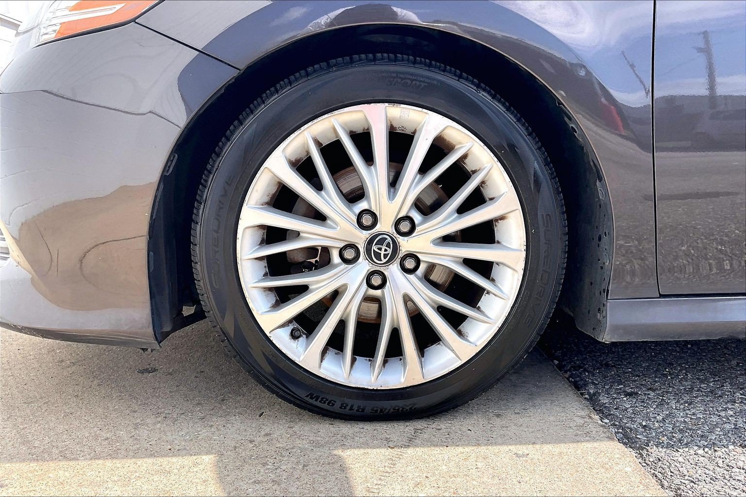 Used 2018 Toyota Camry XLE FWD image 11