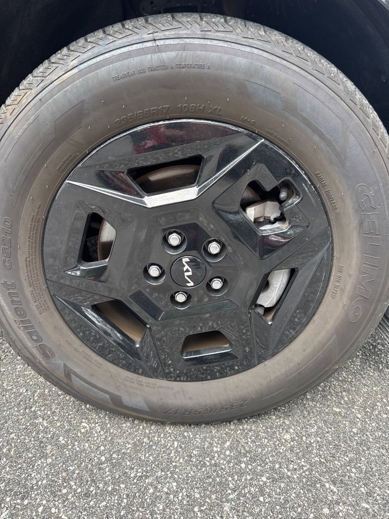 Used 2025 Kia Carnival image 6