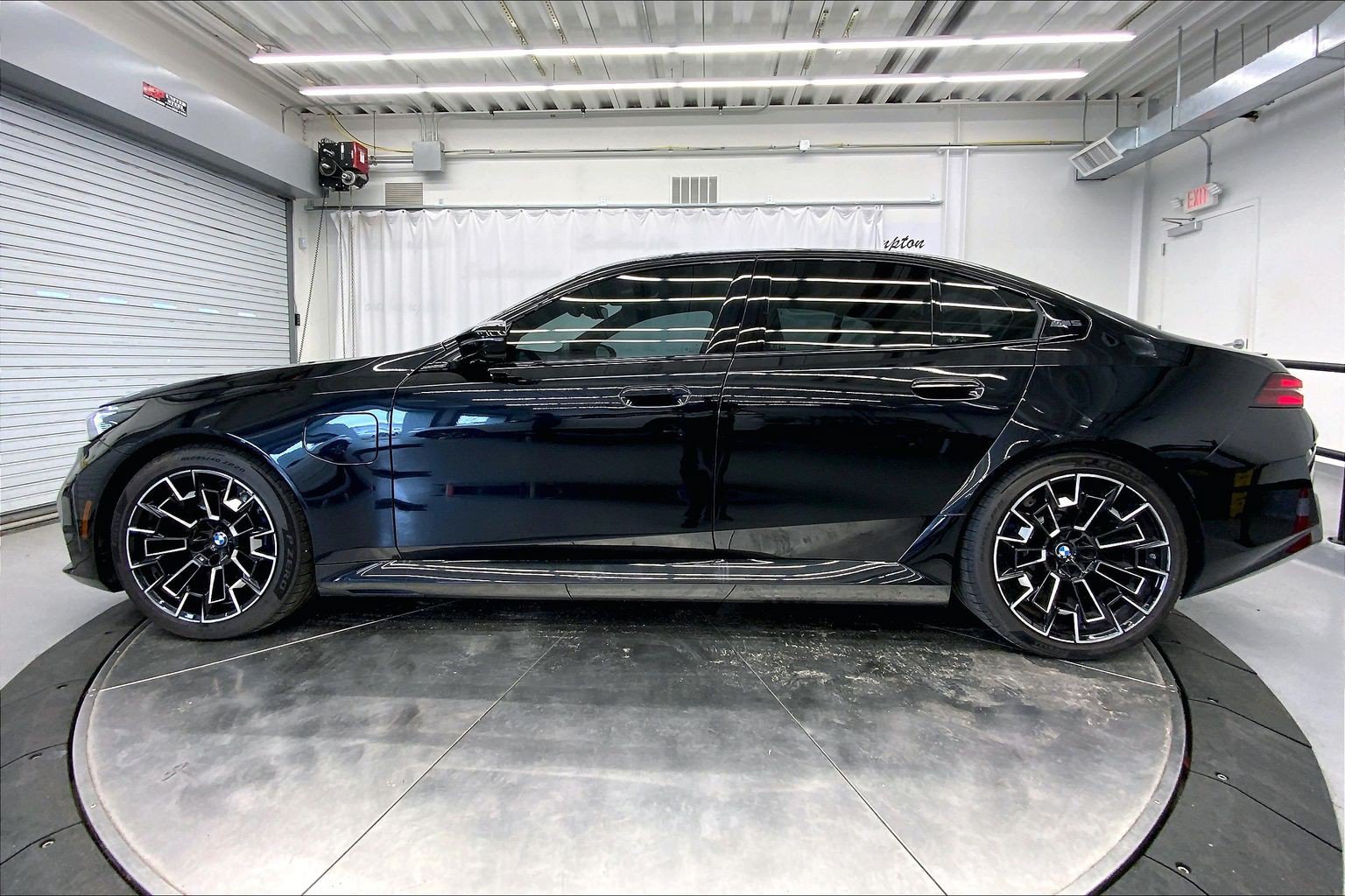 Used 2025 BMW M5 w/ Executive Package AWD/4WD image 2