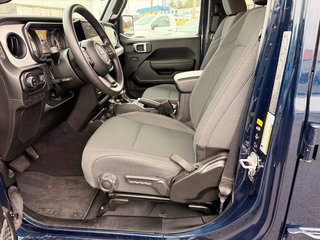 Used 2025 Jeep Gladiator Sport image 11