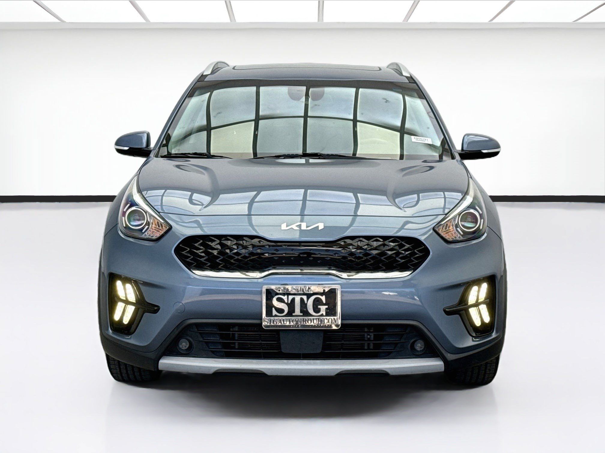 Used 2022 Kia Niro EX Premium FWD image 2