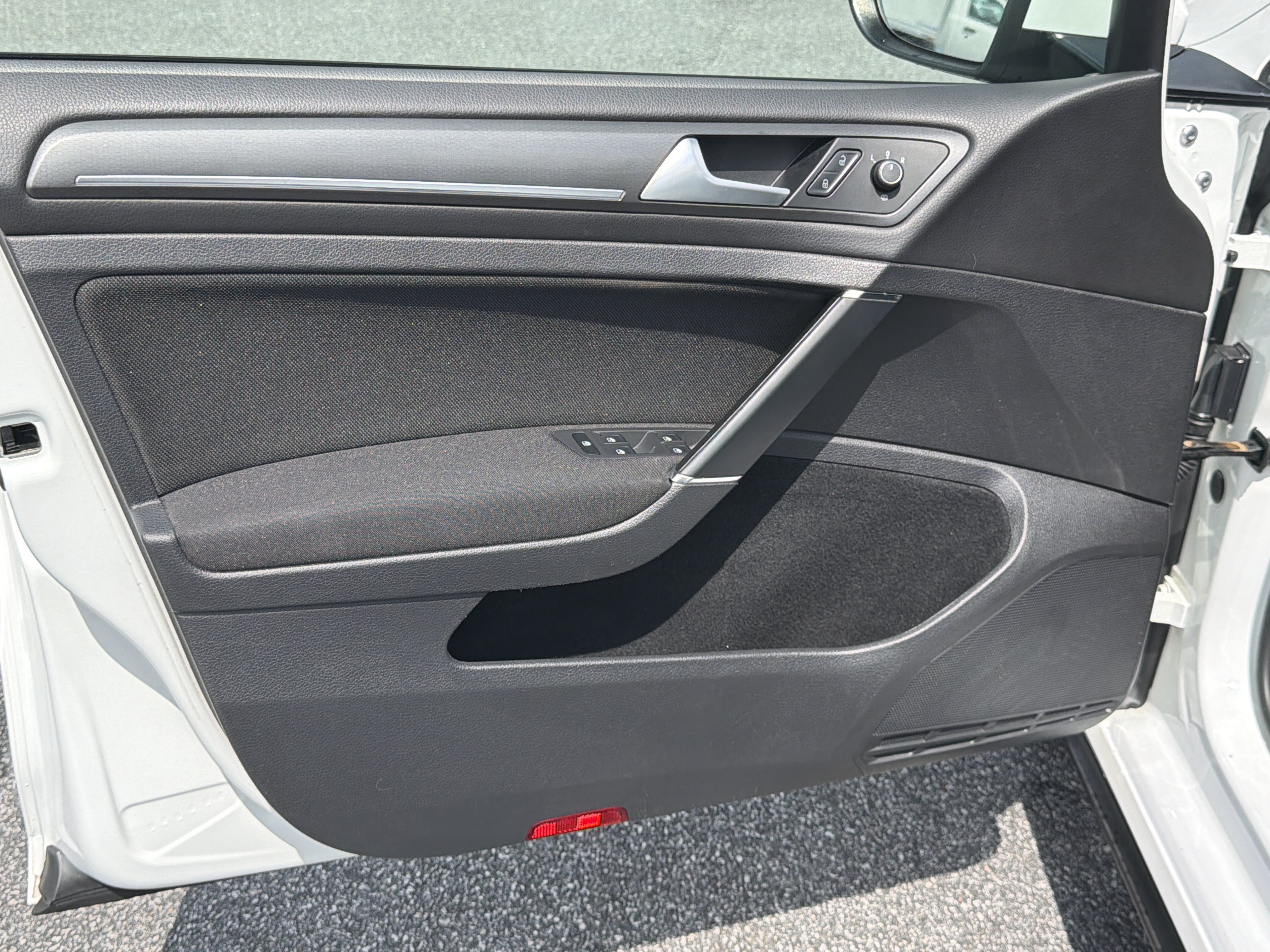 Used 2018 Volkswagen GTI SE FWD image 12