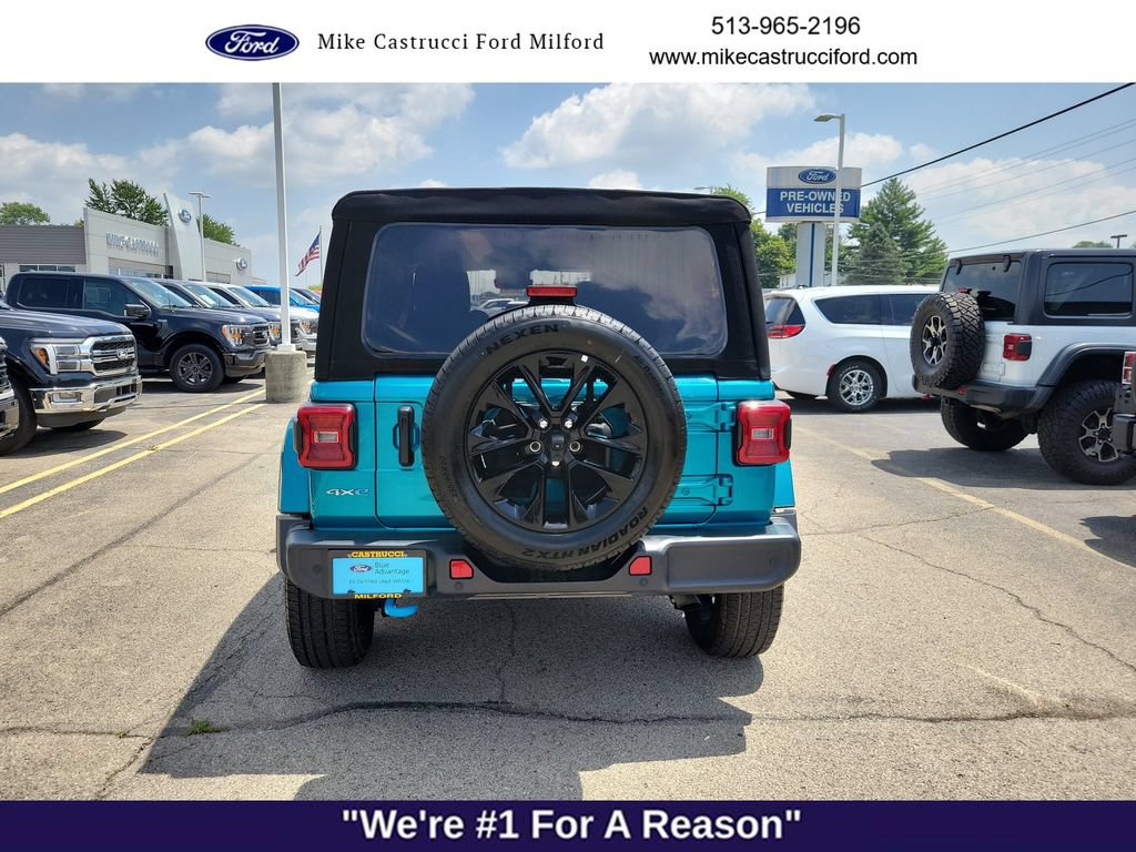 Used 2024 Jeep Wrangler Unlimited Sahara w/ Technology Group AWD/4WD image 4