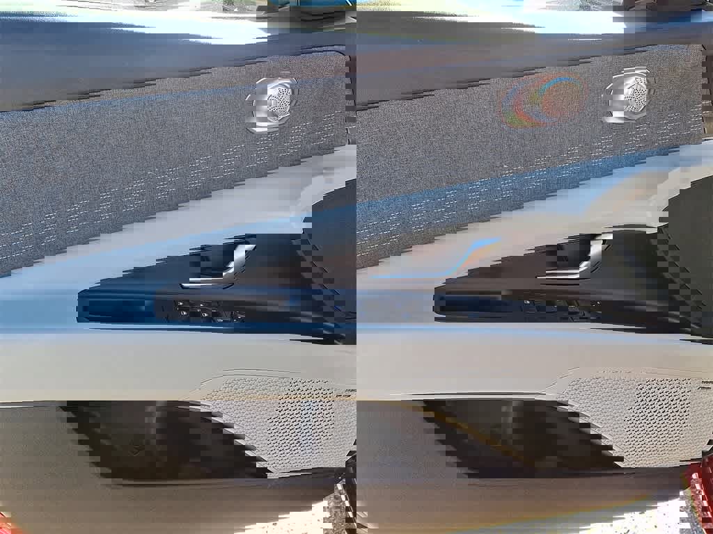 Used 2025 Hyundai Elantra Limited image 10