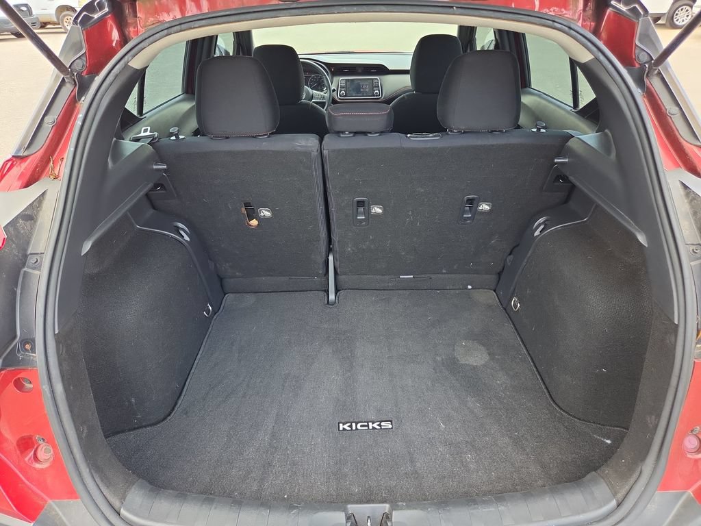 Used 2018 Nissan Kicks SR w/ Interior Electronics Package FWD image 17